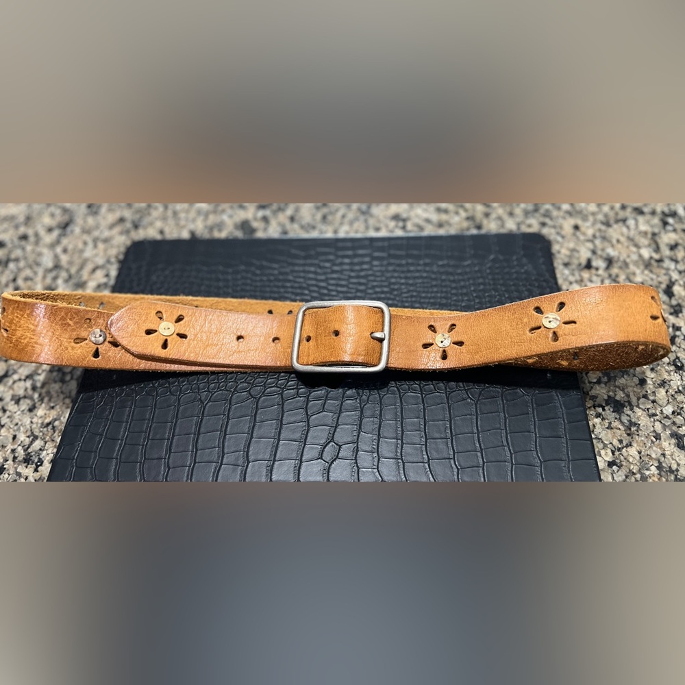 Women’s Leather Belt/light brown with buttons